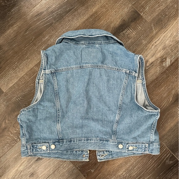Levi's Light Blue Denim Crop Vest NWT - Picture 4 of 5
